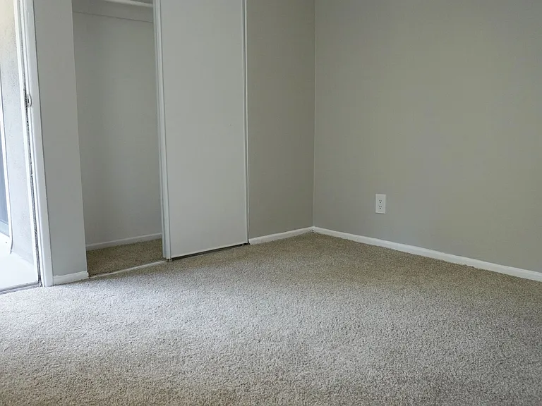 415 Gayley Ave — Photo 29
