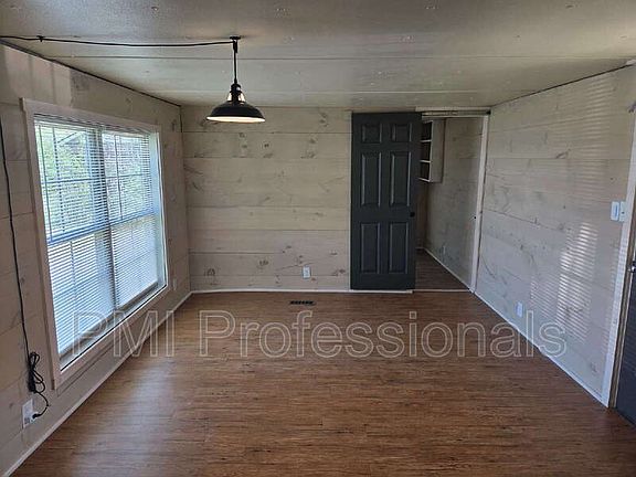 2nd image of 927 Cranor Rd