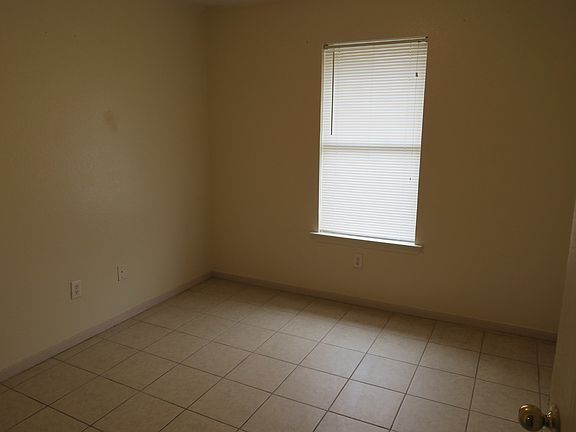 2nd image of 603 E Avenue G