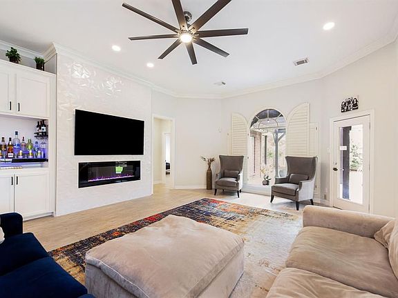 2nd image of 4507 Crescent Lakes Cir