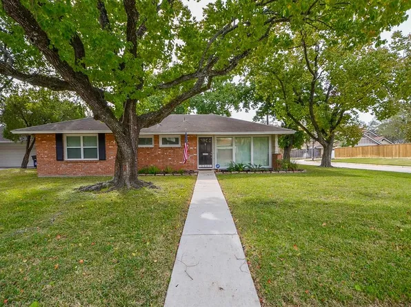 5441 Schumacher Ln, Houston, TX 77056