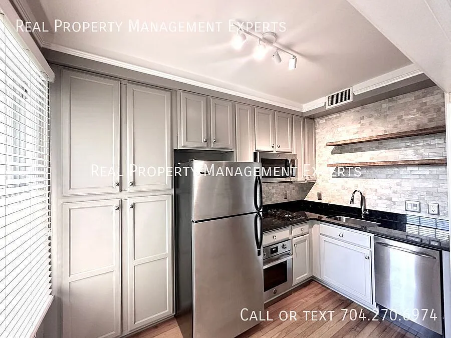 Building Photo - 712 Louise Ave #106