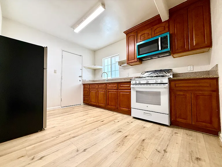 9827 Marshall St — Photo 7