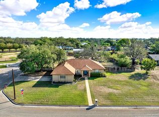 1314 Acorn Rd, Hondo, TX 78861