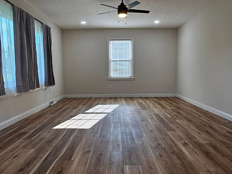 395 W Crocus Dr — Photo 7