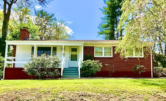 1st image of 410 Moseley Dr