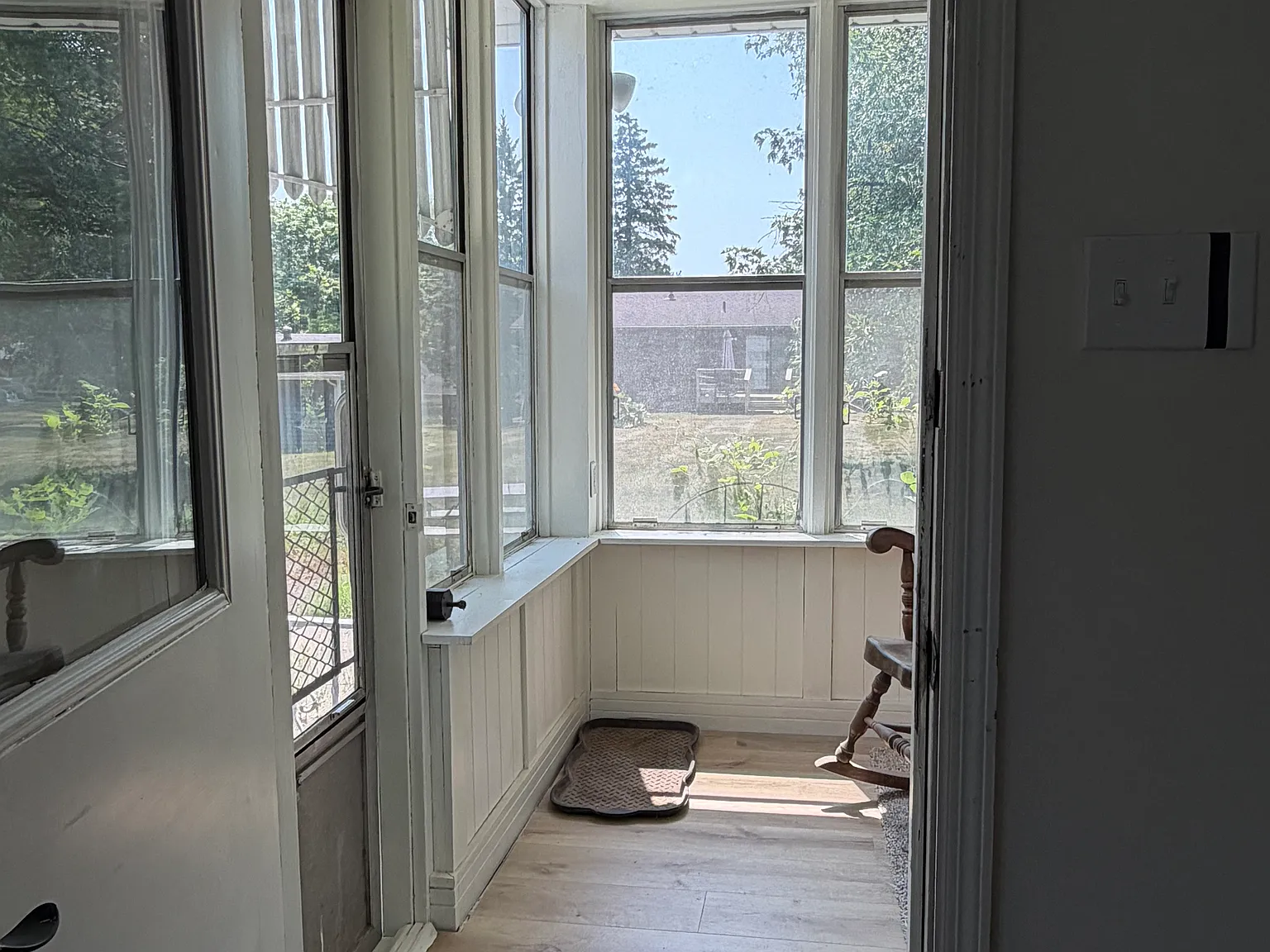 3 bed, 1.5 bath, 1255 sqft, $1,990 — Photo 3