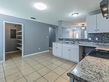 5835 Midcrown Dr — Photo 14