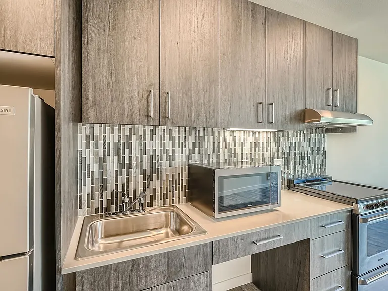 Welcome to AV Lofts! Beautiful views plus in-unit laundry! Up to 8 weeks free! — Photo 39