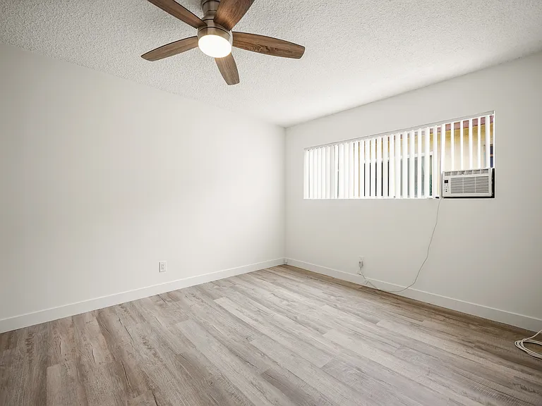 1416 Amherst Ave #6 — Photo 13