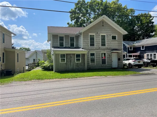 13 Layton St, Lyons, NY 14489