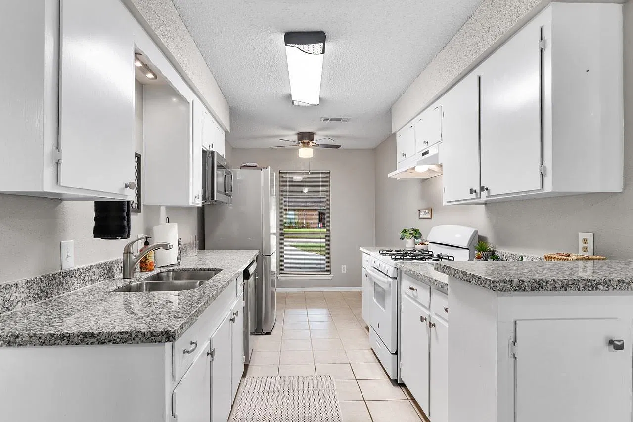 4 bed, 1.5 bath, 1487 sqft, $1,950 — Photo 3