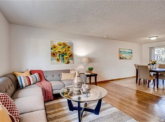 3rd image of 2726 Natalie Ln