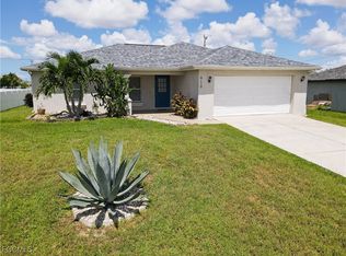 910 NE 13th Pl, Cape Coral, FL 33909
