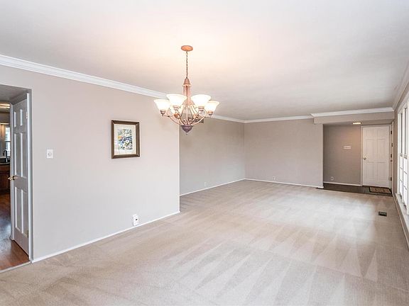 3rd image of 11655 Rossmoor Ln
