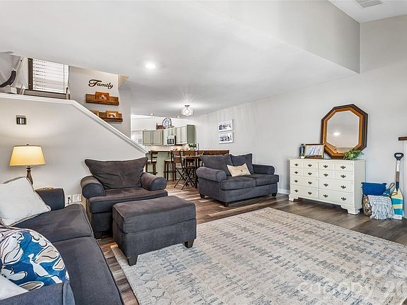 3rd image of 14021 Queens Harbor Rd