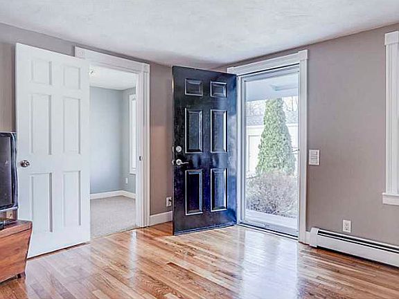 5th image of 27 Bradford Ct