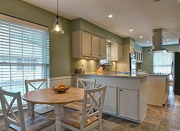 2nd image of 10102 Cromwell Dr