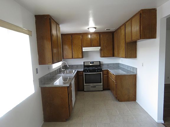 4th image of 52 N Roosevelt Ave APT 3