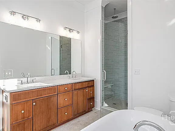 312 W 38th St — Photo 9