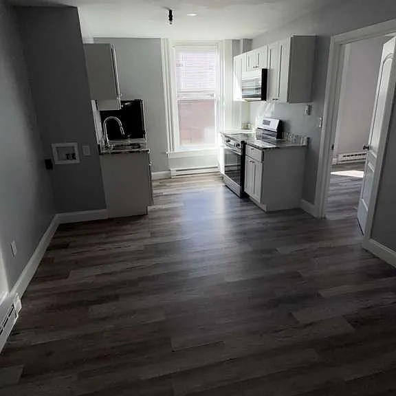 460 Main St #11A — Photo 2