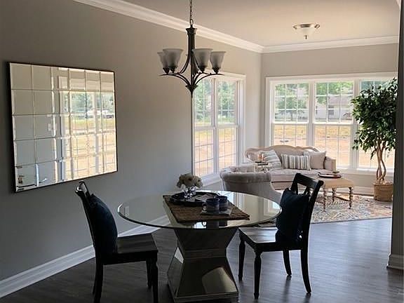 3rd image of 42 Eagleview Dr
