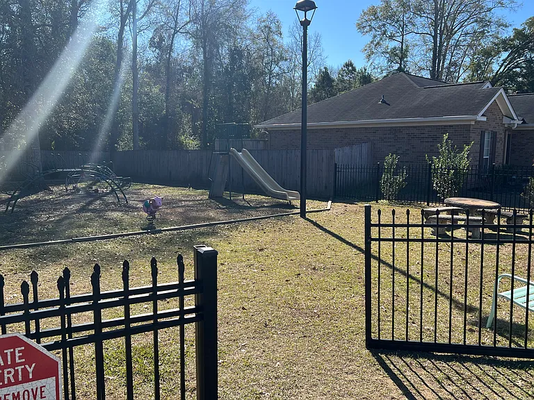 8816 Spring Grv N — Photo 20