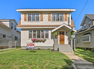 1037 Davis Ave NW, Grand Rapids, MI 49504