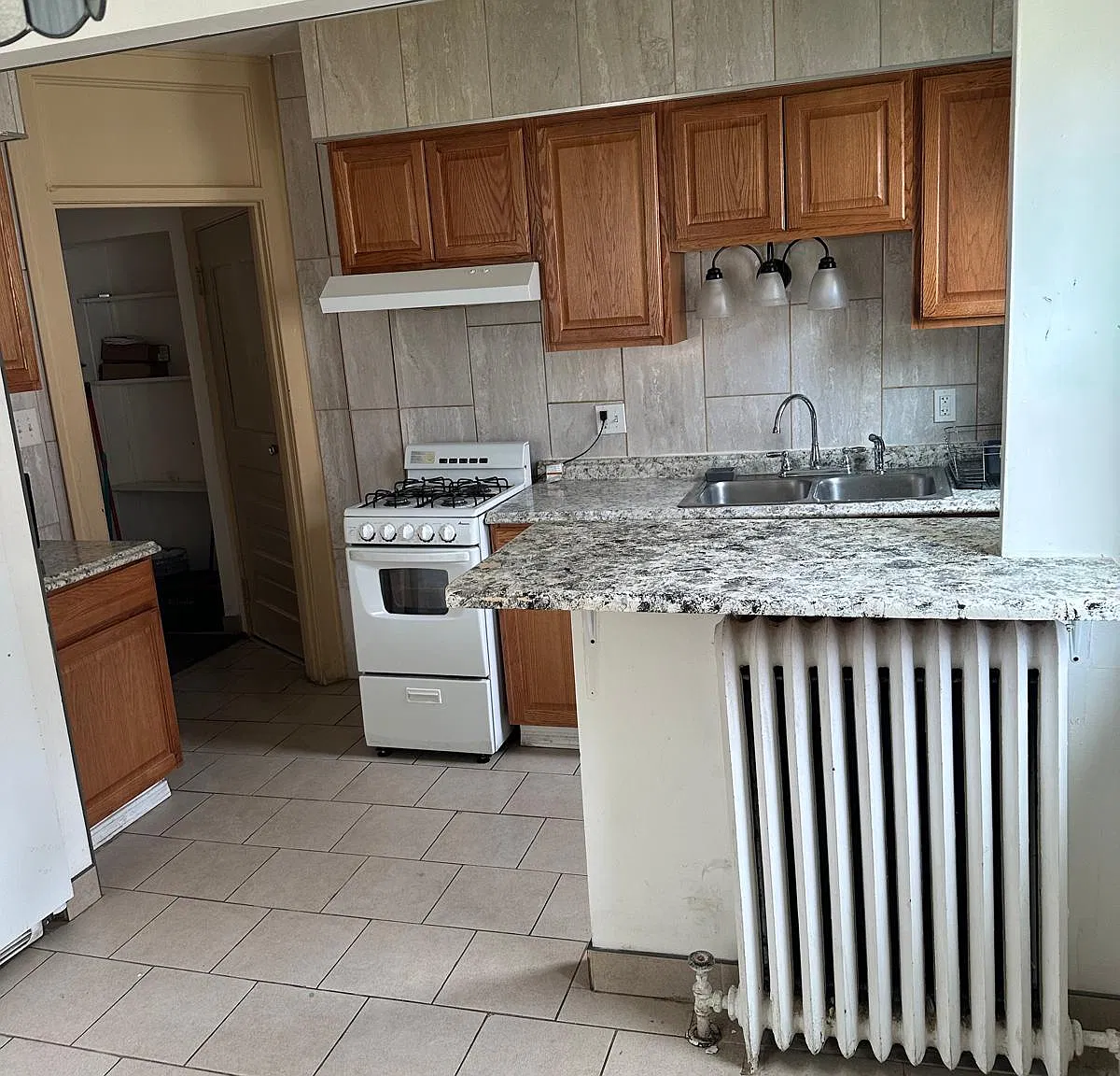 1702 E Geneva Pl — Photo 2