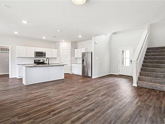 3rd image of 75601 Sylvia Dr