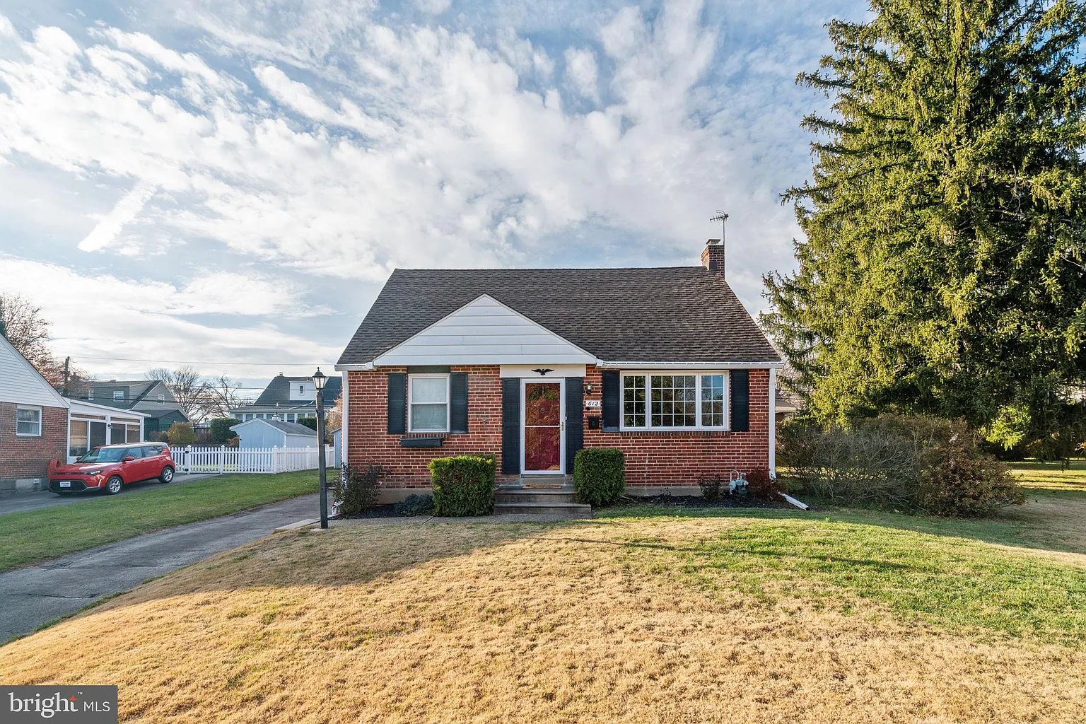 612 Topsfield Rd photo 1