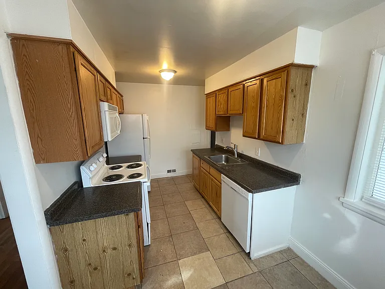 754 W Colorado St — Photo 2