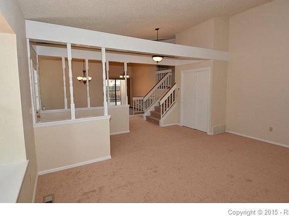 MAIN FLOOR LAYOUT AND ENTRANCE