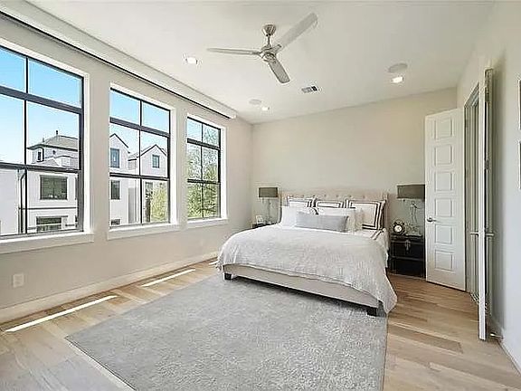 2nd image of 414 Hyde Park Blvd #1