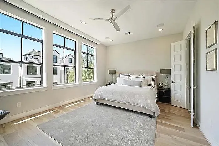 414 Hyde Park Blvd #1 — Photo 2