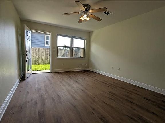 4th image of 6957 Bellaire Dr