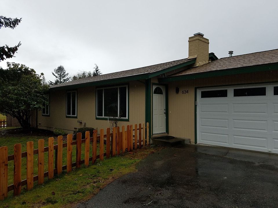1st image of 634 Valley Oak Ct NE