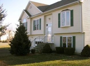 75 Longview Dr, Stratford, CT 06614