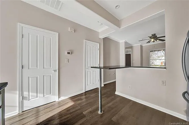 654 E 9th St — Photo 11