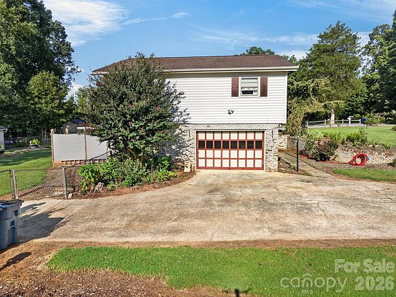 3rd image of 2661 Tiffany St