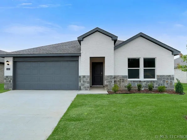 2118 E Toledo St, Broken Arrow, OK 74011