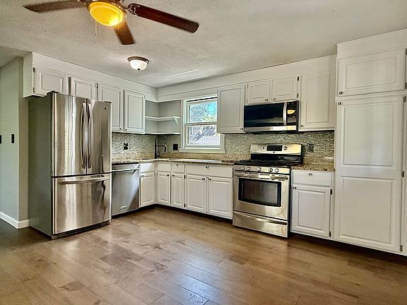 4th image of 14 Greenville St