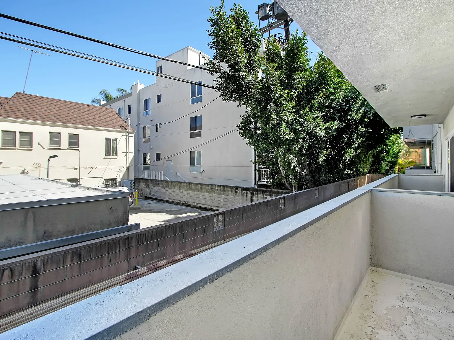 110 S Swall — Photo 4