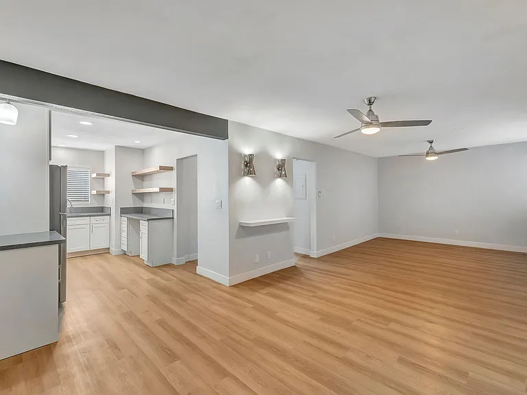Palm View Village Inglewood — Photo 19