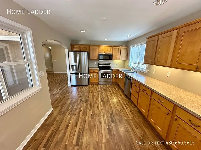 13818 N 20th St — Photo 9