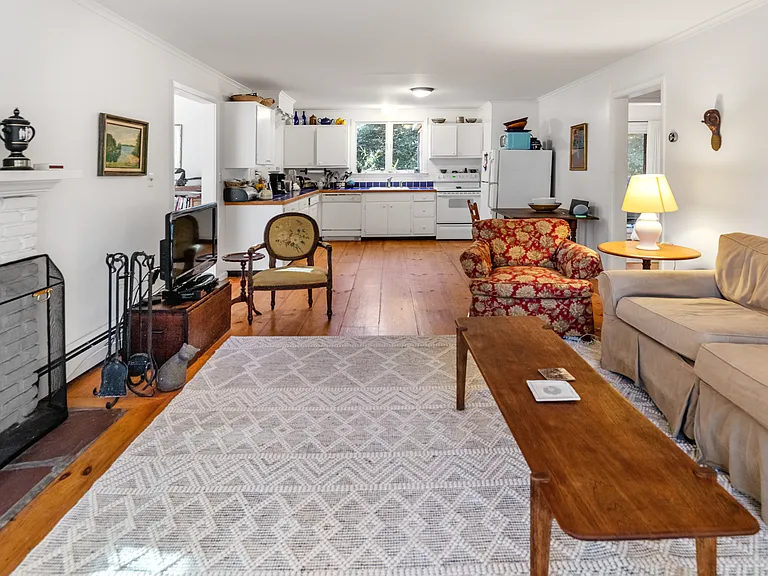 5 Peconic Bay Ave — Photo 5