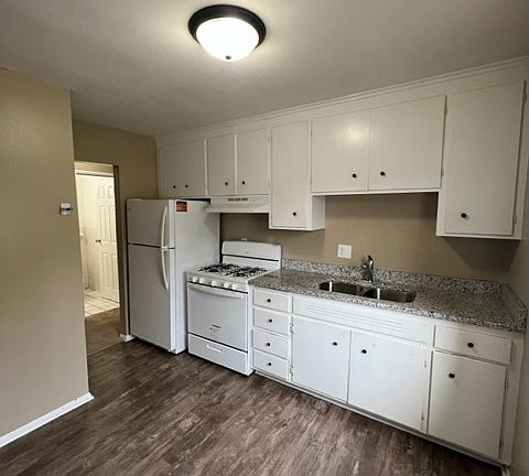 4th image of 180 Charles St NE #6