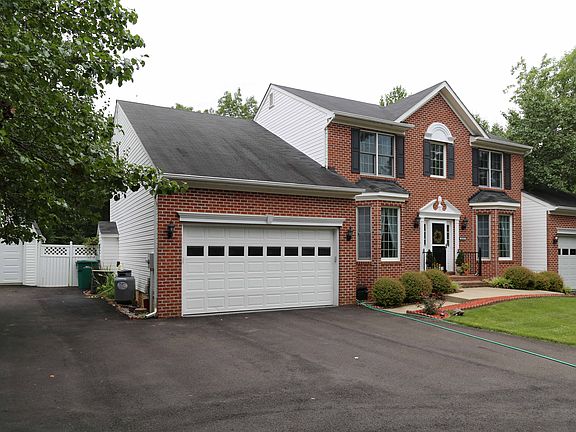 2nd image of 42555 Woodbury Pl