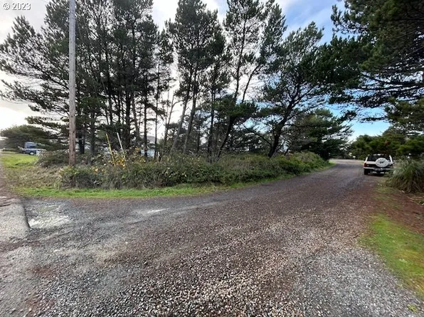 Nedonna Ave, Rockaway Beach, OR 97136
