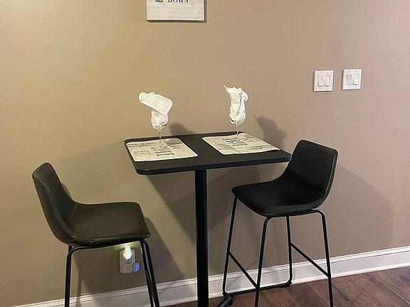4th image of 1103 W 7th St APT 3